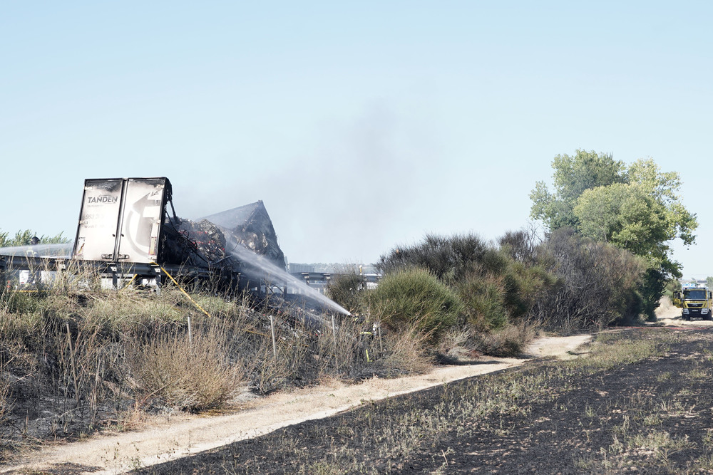 El Incendio De Un Cami N Causa Cuatro Kil Metros De Retenciones En La A