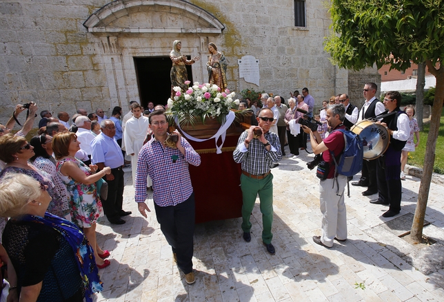  Fiestas del Guindo en Castronuevo de Esgueva y procesión de La Virgen y Santa Isabel  / JONATHAN TAJES