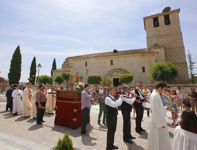  Fiestas del Guindo en Castronuevo de Esgueva y procesión de La Virgen y Santa Isabel  / JONATHAN TAJES