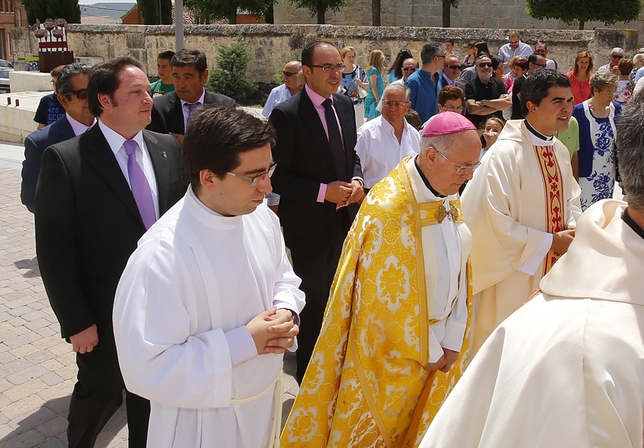  Fiestas del Guindo en Castronuevo de Esgueva y procesión de La Virgen y Santa Isabel  / JONATHAN TAJES