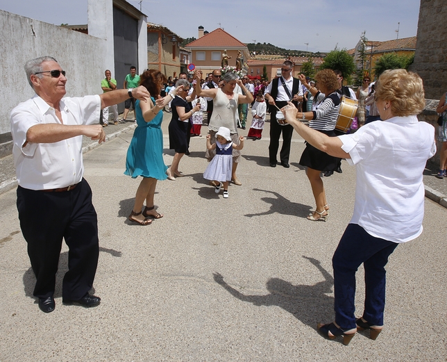  Fiestas del Guindo en Castronuevo de Esgueva y procesión de La Virgen y Santa Isabel  / JONATHAN TAJES