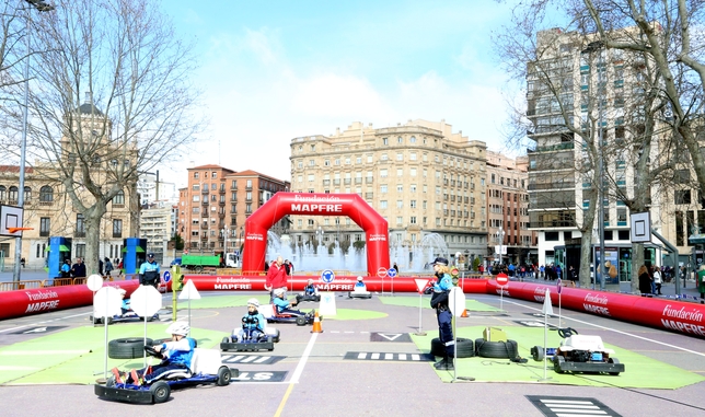 Multitud de ni os participan en la Caravana de Educaci n Vial