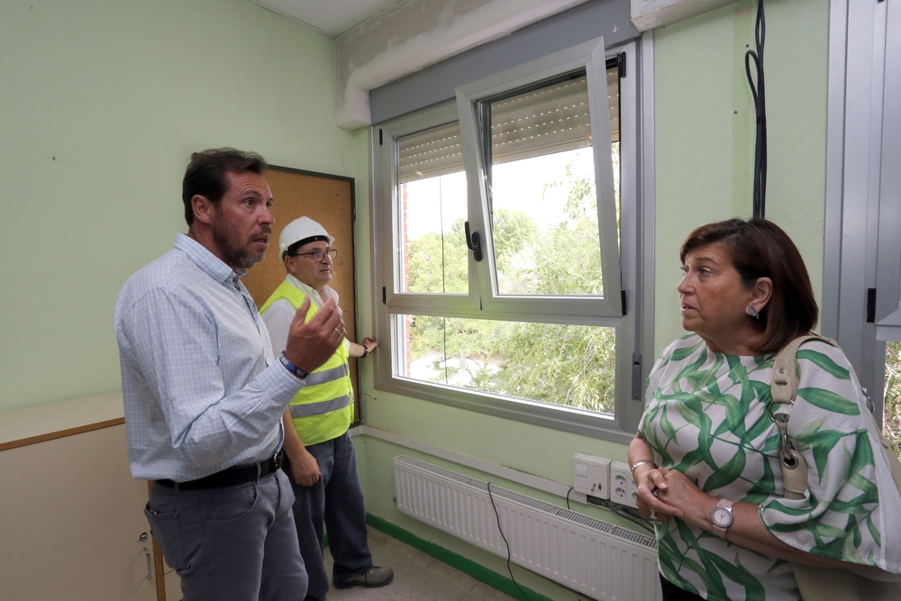 El alcalde de Valladolid visita el Colegio Público Pablo Picasso  / RUBÉN CACHO / ICAL