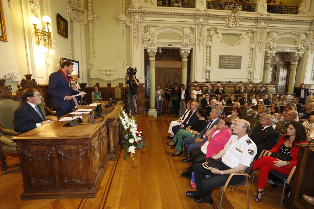 Toma de posesión de Óscar Puente como alcalde de Valladolid  / JONATHAN TAJES