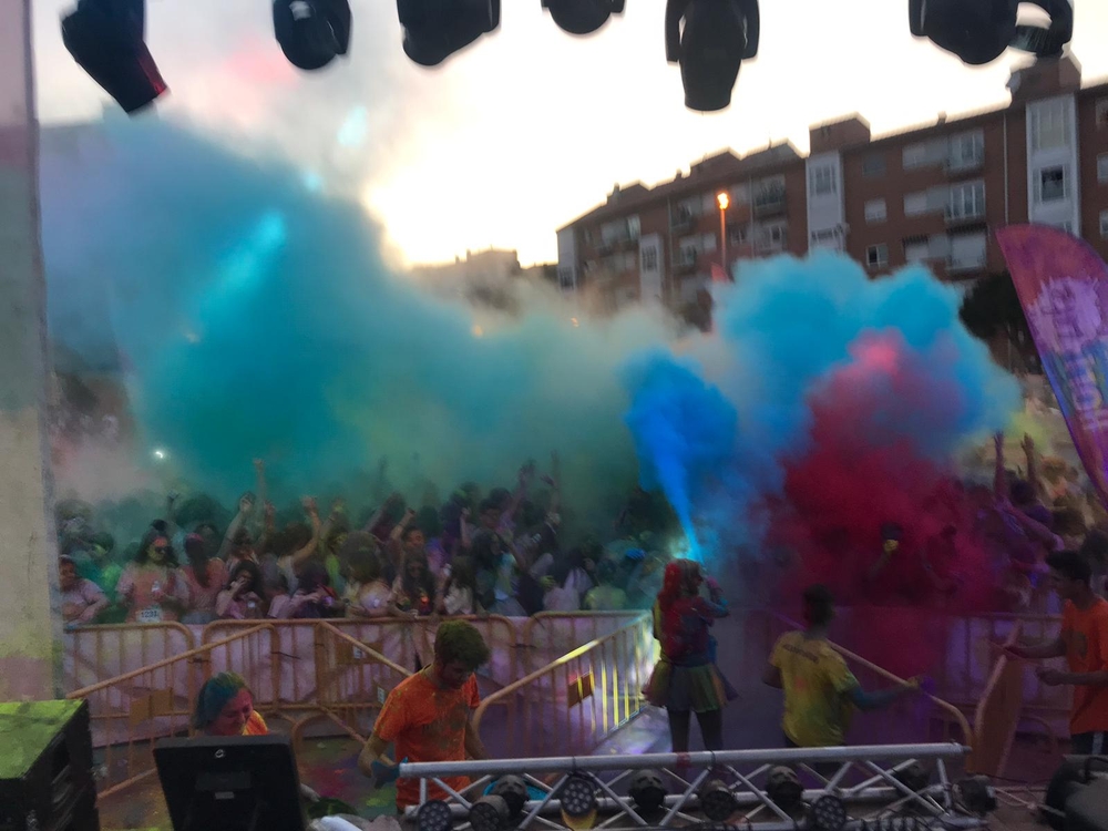 Carrera Holi LIfe en Tordesillas.  / D.V.