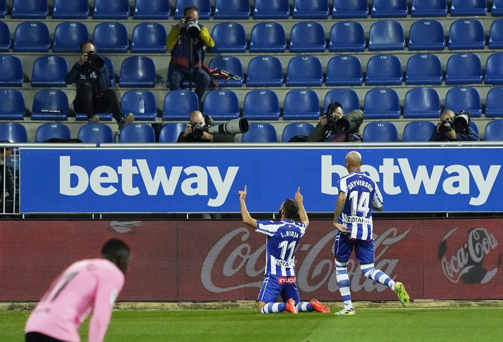 Griezmann enmienda el error de Neto