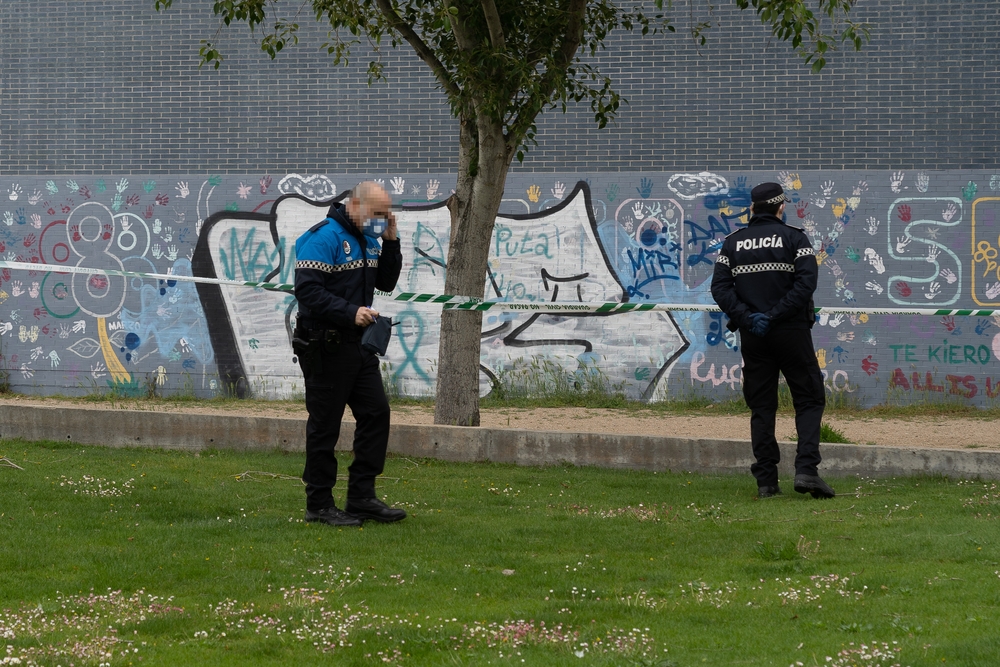 Encuentran el cadáver de un joven en Laguna de Duero.  / W. DOS SANTOS