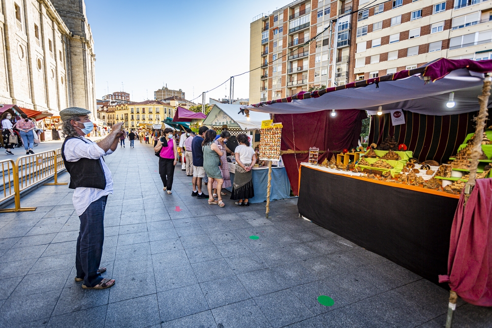 Mercado Castellano en la plaza de Portugalete  / JONATHAN TAJES