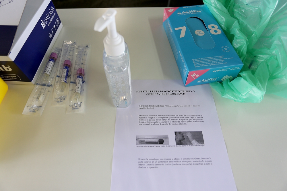 Realización del test Covid-19 desde el coche en el hospital Río Hortega  / LETICIA PÉREZ / ICAL