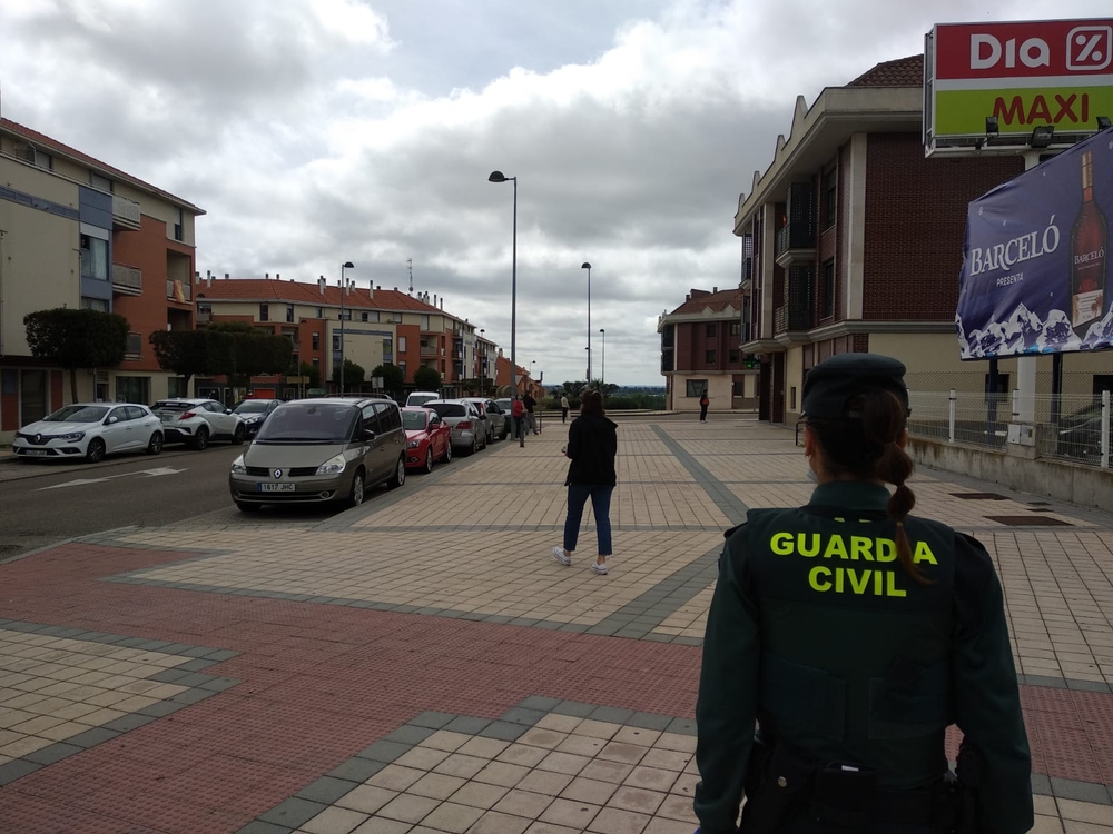 Control de la Guardia Civil en Arroyo durante el estado de alarma.  / GUARDIA CIVIL