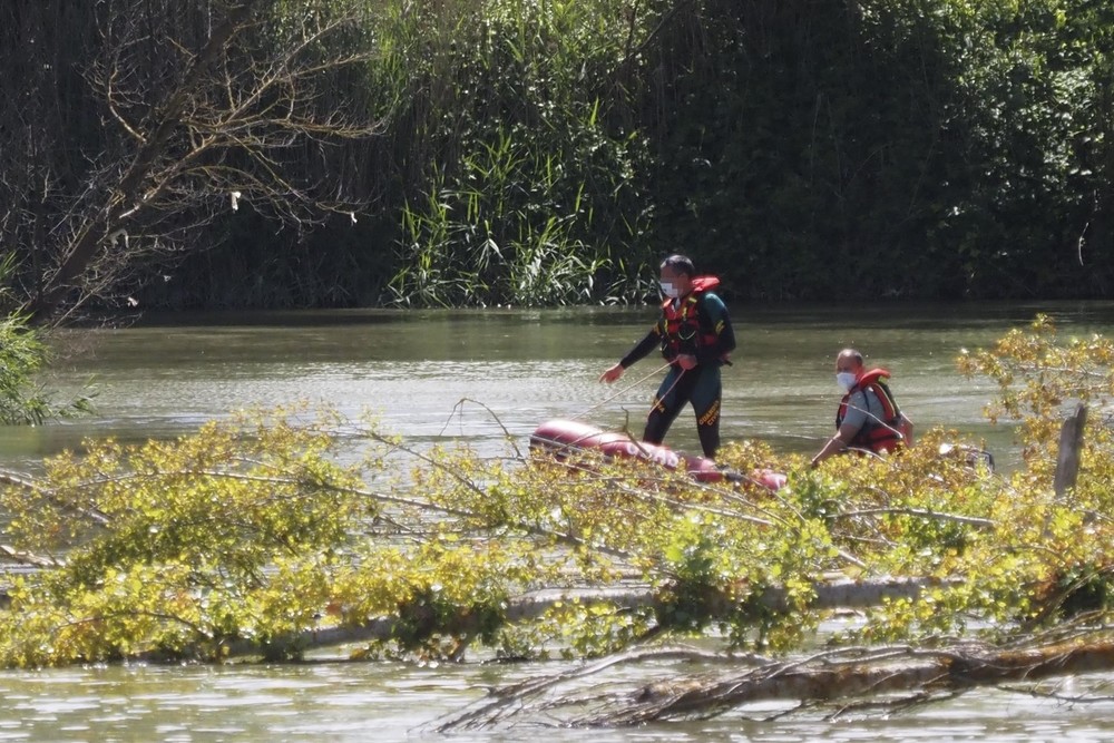 Tareas de búsqueda del cocodrilo que fue avistado el pasado sábado en Pesqueruela, en la confluencia de los ríos Duero y Pisuerga.