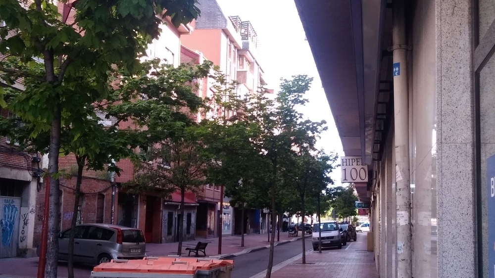 Intervención policial en la calle Embajadores. Primeras patrullas que llegaron a la zona.  / JUPOL VALLADOLID