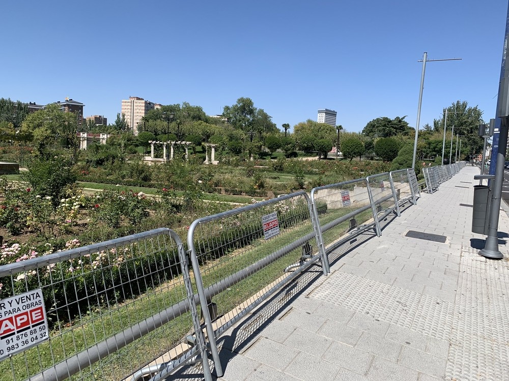 Vallado instalado en Las Moreras para evitar botellones durante las No Fiestas. 