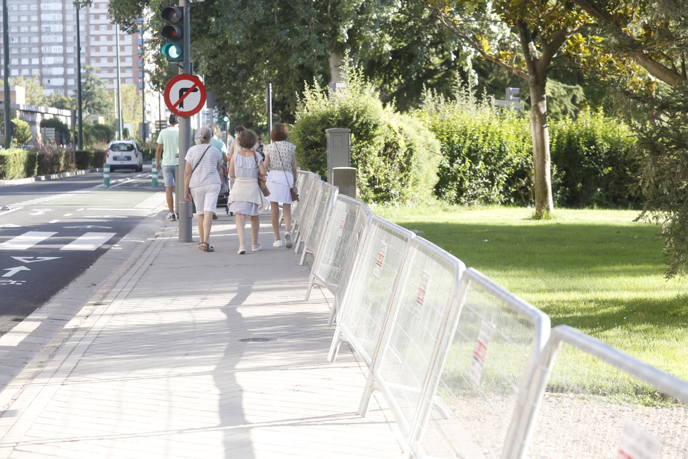 El acceso a la Rosaleda y a la Playa de las Moreras cerrado para prevenir botellones