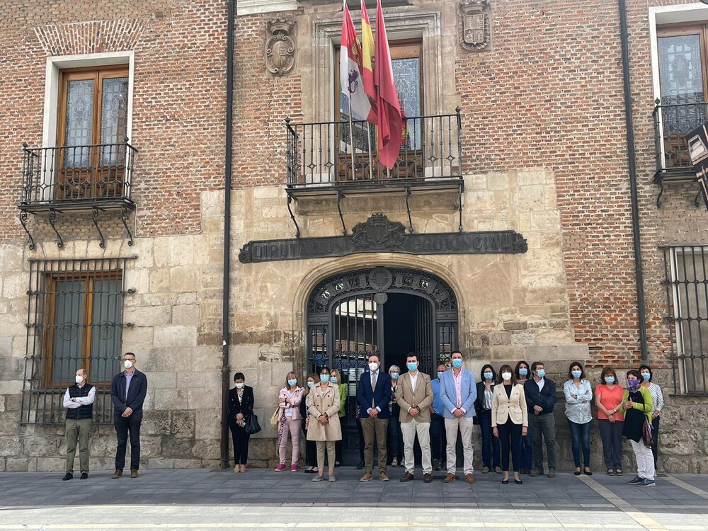 Minuto de silencio por el asesinato machista de Valladolid  / El Día de Valladolid