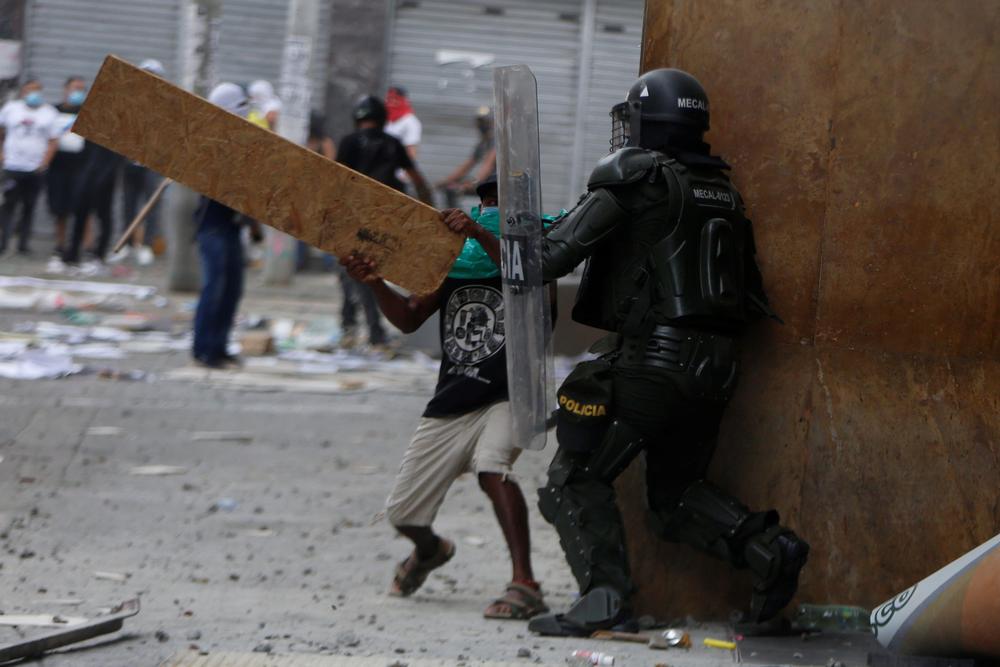 Protestas en la ciudad colombiana de Cali contra la reforma tributaria  / ERNESTO GUZMÁN JR.