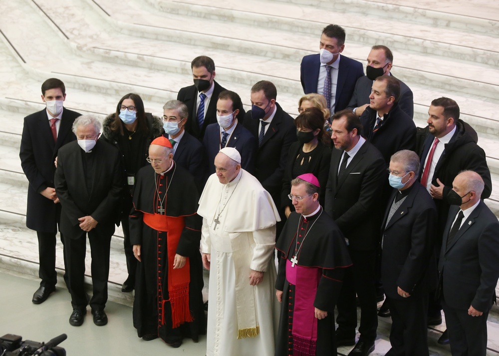 El Papa recibe a la delegación de Valladolid  / RUBÉN CACHO / ICAL