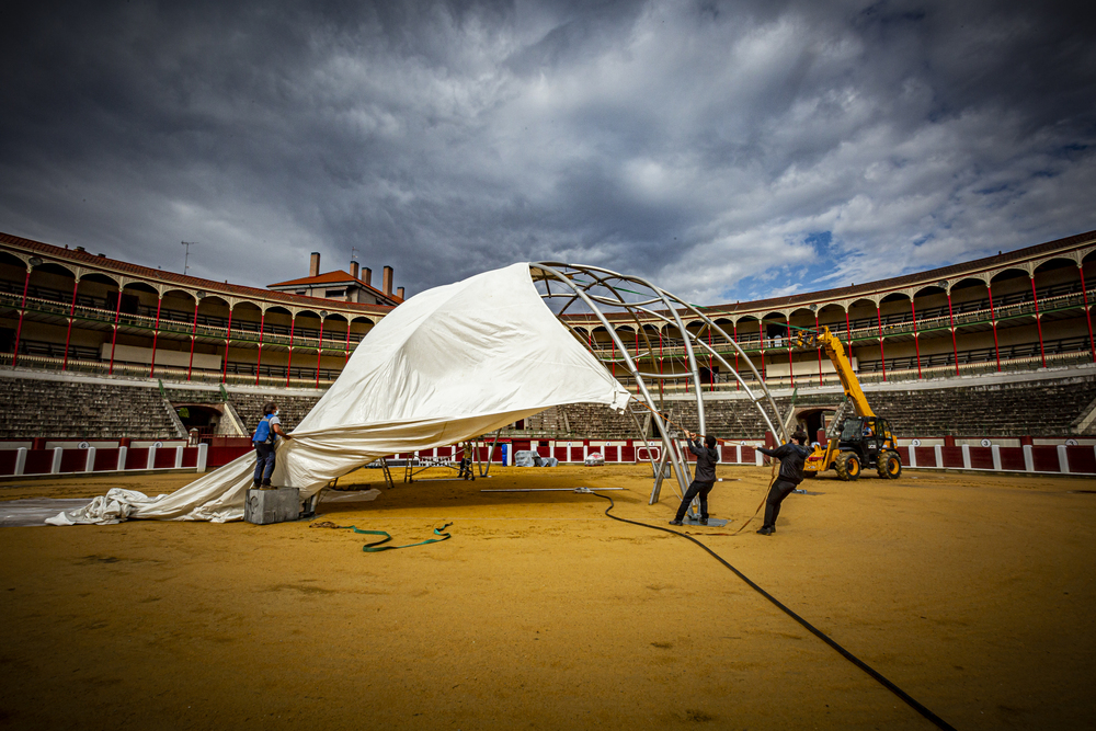 La plaza de toros de Valladolid se transforma en una gran terraza  / JONATHAN TAJES