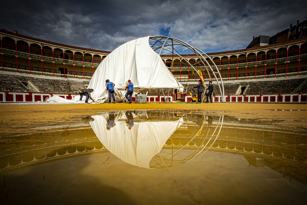 La plaza de toros de Valladolid se transforma en una gran terraza  / JONATHAN TAJES