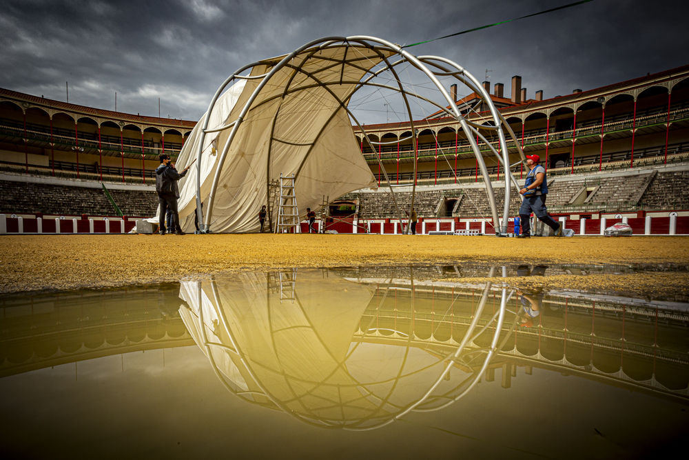 La plaza de toros de Valladolid se transforma en una gran terraza  / JONATHAN TAJES