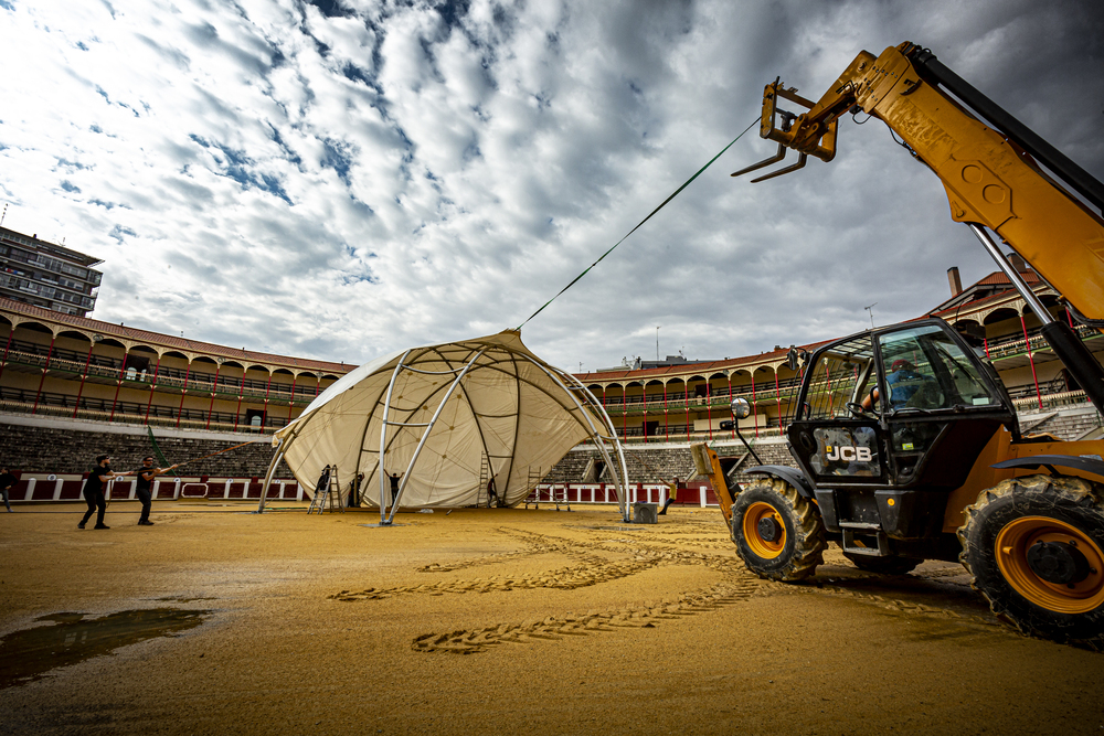 La plaza de toros de Valladolid se transforma en una gran terraza  / JONATHAN TAJES