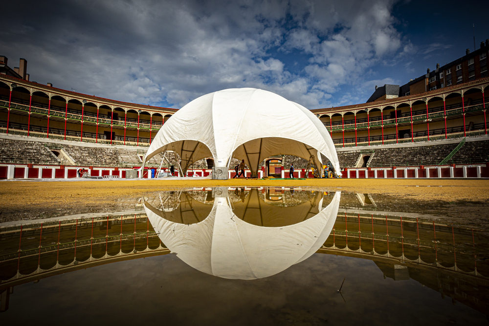 La plaza de toros de Valladolid se transforma en una gran terraza  / JONATHAN TAJES