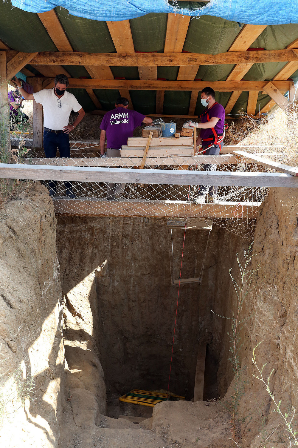 Labores de exhumación que la ARMH realiza en Medina del Campo  / RUBÉN CACHO / ICAL