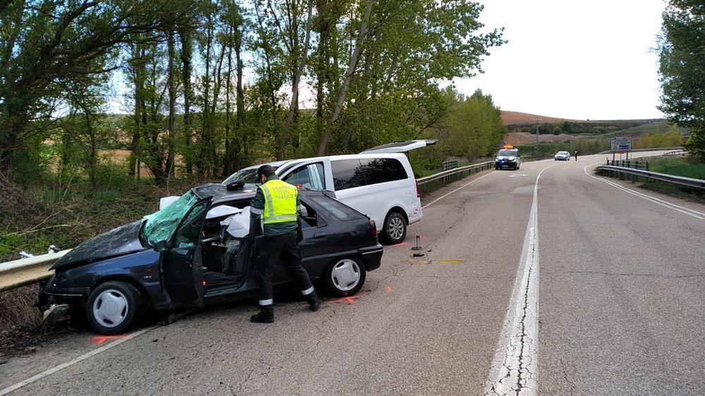 Dos jóvenes vallisoletanos mueren en un accidente de tráfico en Almazán.  / EL DÍA DE SORIA