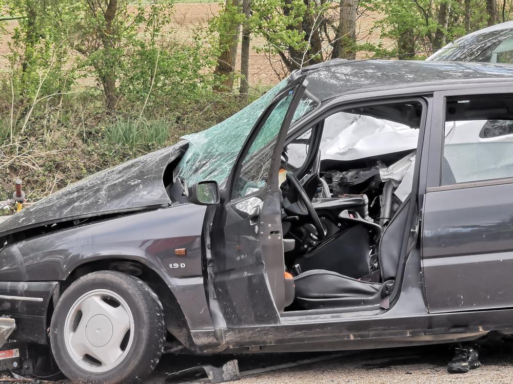 Dos jóvenes vallisoletanos mueren en un accidente de tráfico en Almazán.  / EL DÍA DE SORIA