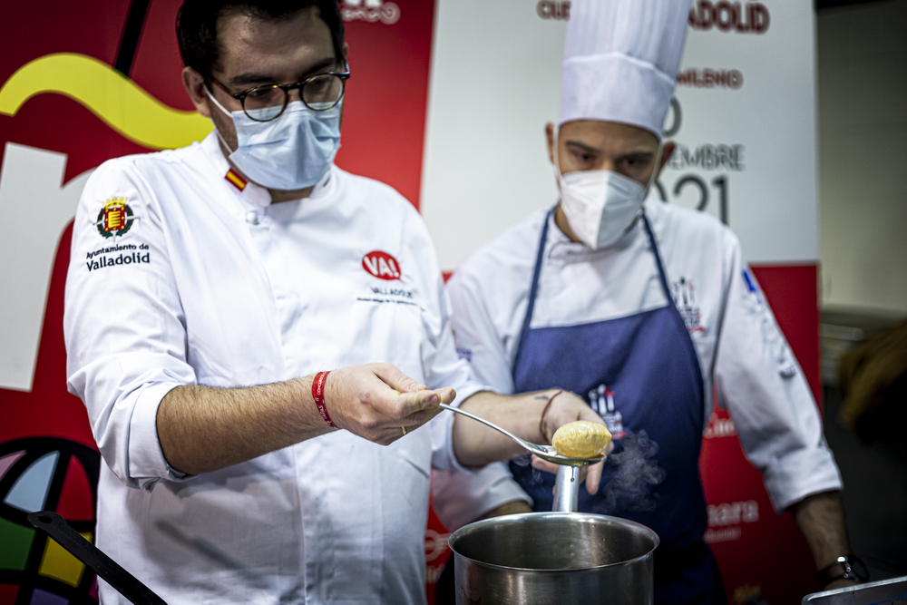 El vallisoletano Alejandro San José y el mexicano David Quevedo, ganadores del Concurso Nacional y Mundial de Tapas  / JONATHAN TAJES