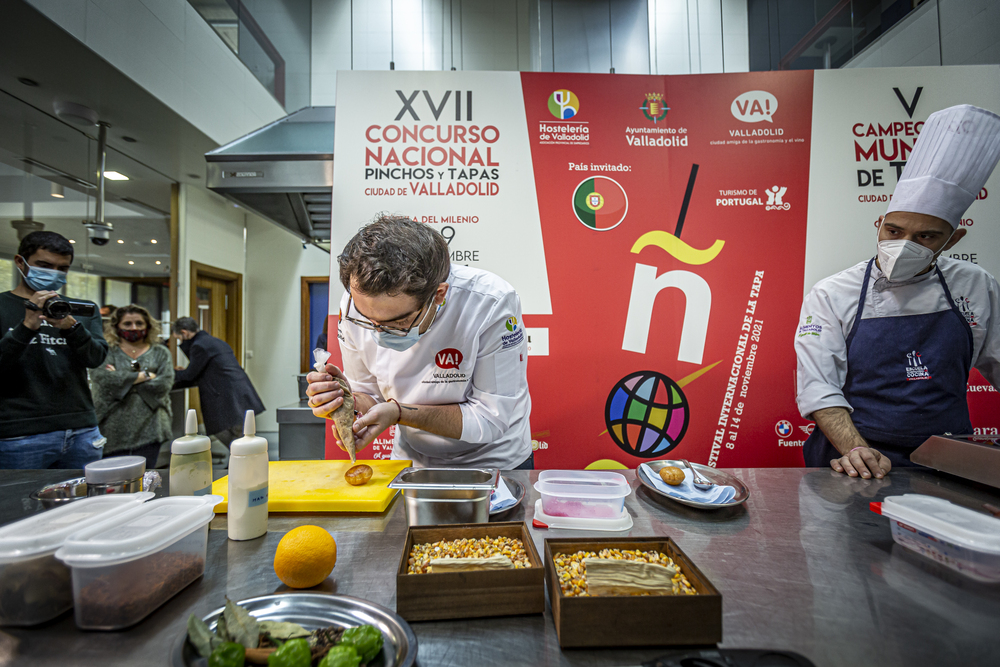 El vallisoletano Alejandro San José y el mexicano David Quevedo, ganadores del Concurso Nacional y Mundial de Tapas  / JONATHAN TAJES