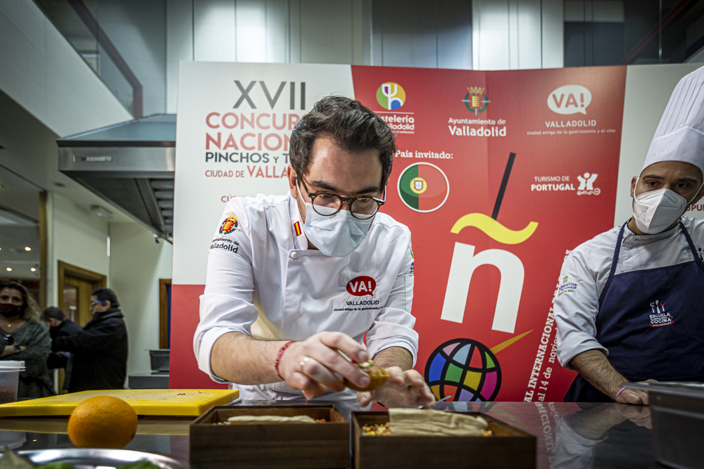 El vallisoletano Alejandro San José y el mexicano David Quevedo, ganadores del Concurso Nacional y Mundial de Tapas  / JONATHAN TAJES