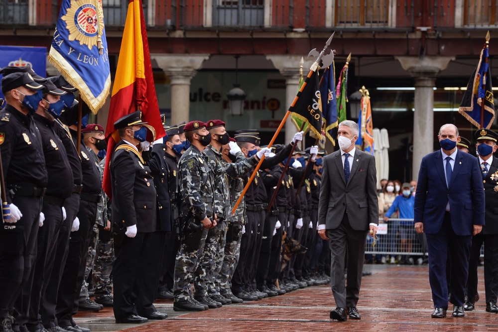 Acto central del Día de la Policía en Valladolid  / EFE