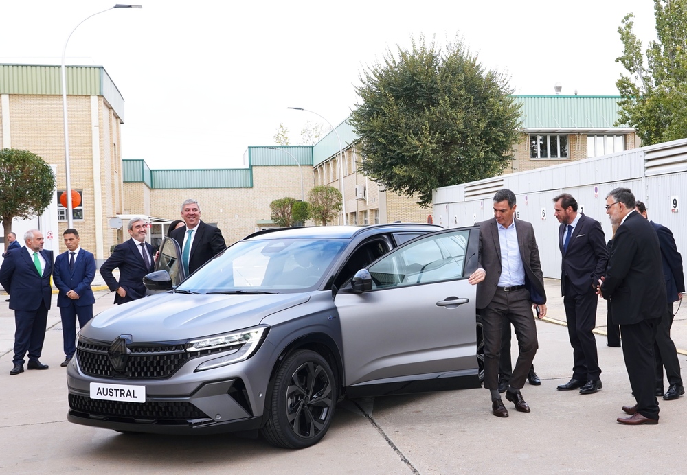 El presidente del Gobierno visita el centro de I+D+i de Renault Group en Valladolid  / MIRIAM CHACÓN / ICAL