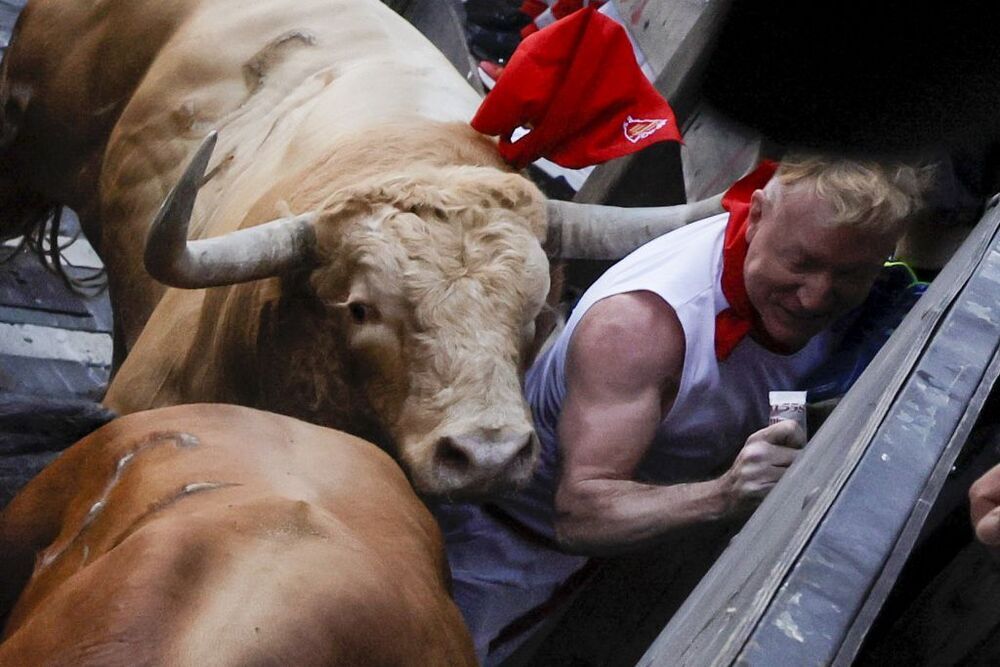 Veloz y atropellado primer encierro de Sanfermines