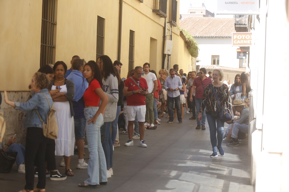 Colas para el casting de la serie de 'Memento Mori'  / JONATHAN TAJES