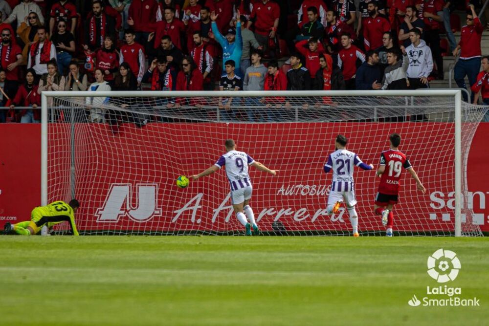 Imágenes del Mirandés-Real Valladolid.  / LALIGA