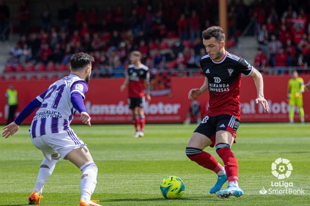 Imágenes del Mirandés-Real Valladolid.  / LALIGA