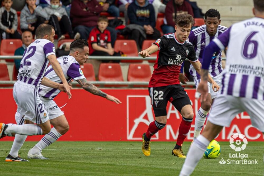 Imágenes del Mirandés-Real Valladolid.  / LALIGA