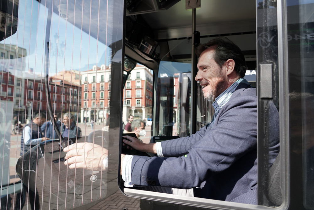 Presentación de los nuevos autobuses de Auvasa  / RUBÉN CACHO / ICAL