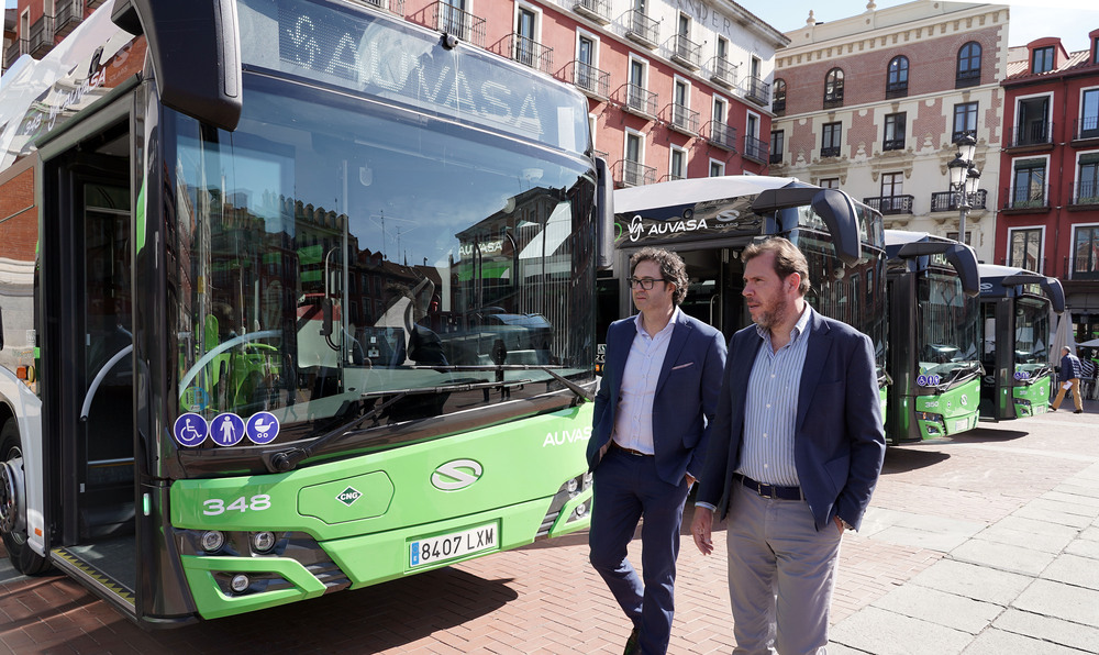 Presentación de los nuevos autobuses de Auvasa  / RUBÉN CACHO / ICAL