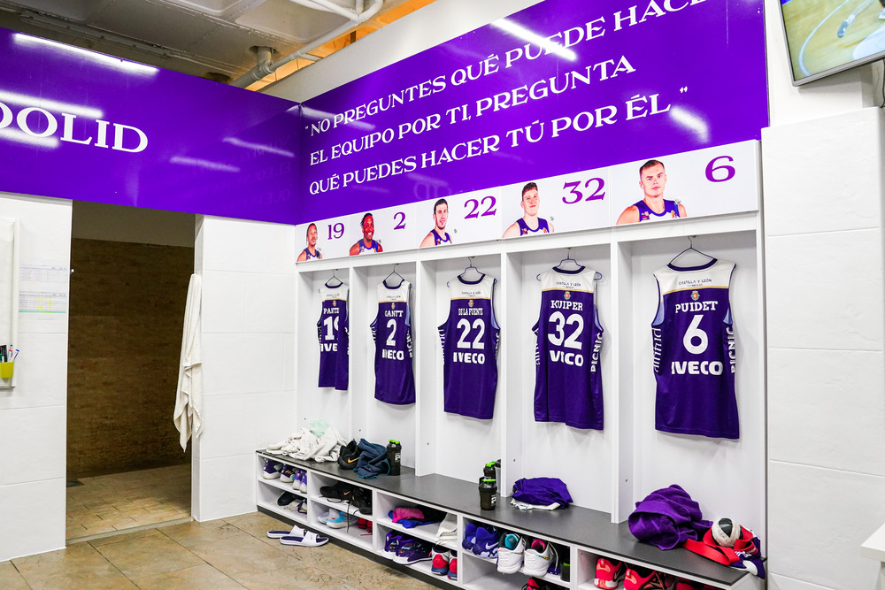 Fotos del renovado vestuario y la sala de fisioterapia del UEMC Real Valladolid Baloncesto.  / ANA PUENTE / REAL VALLADOLID