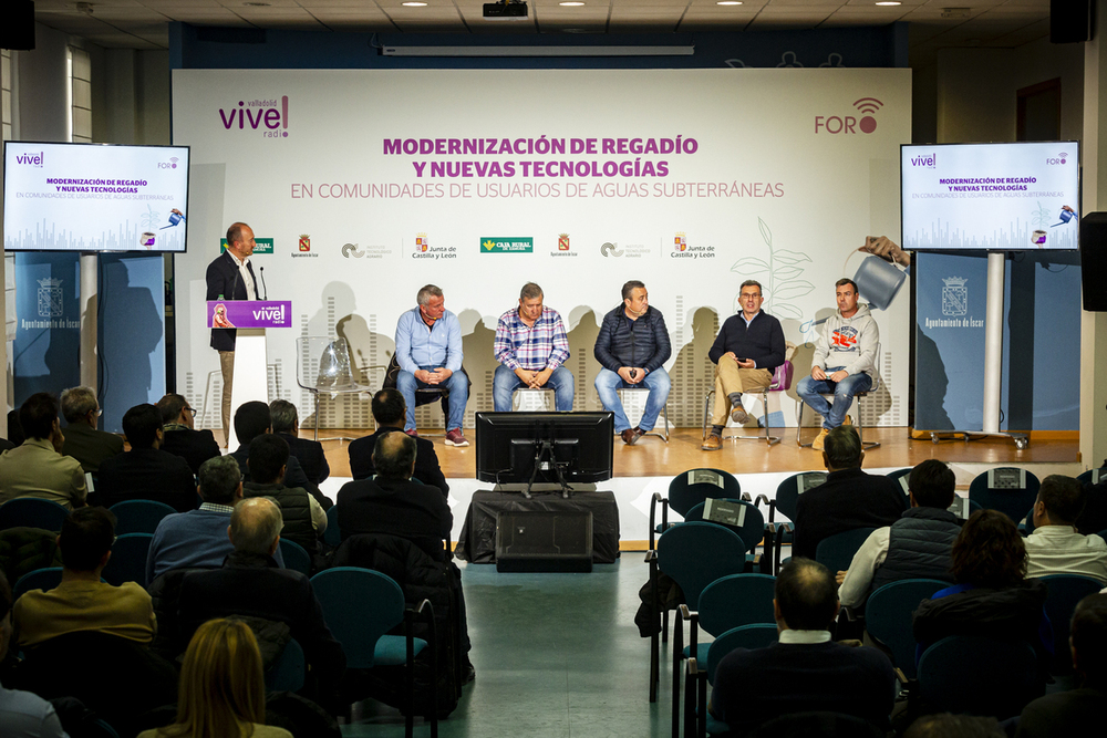 Foro organizado por Vive! Radio en Íscar sobre 'Modernización de regadío y nuevas tecnologías en comunidades de usuarios de aguas subterráneas'.