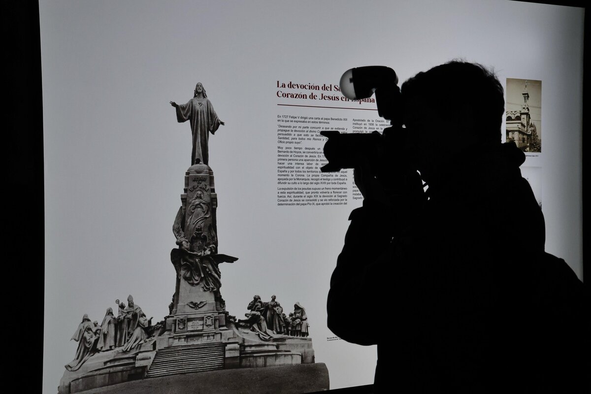 Inauguración de la exposición conmemorativa ‘Venga tu reino’ en la Catedral de Valladolid.  / AYUNTAMIENTO DE VALLADOLID