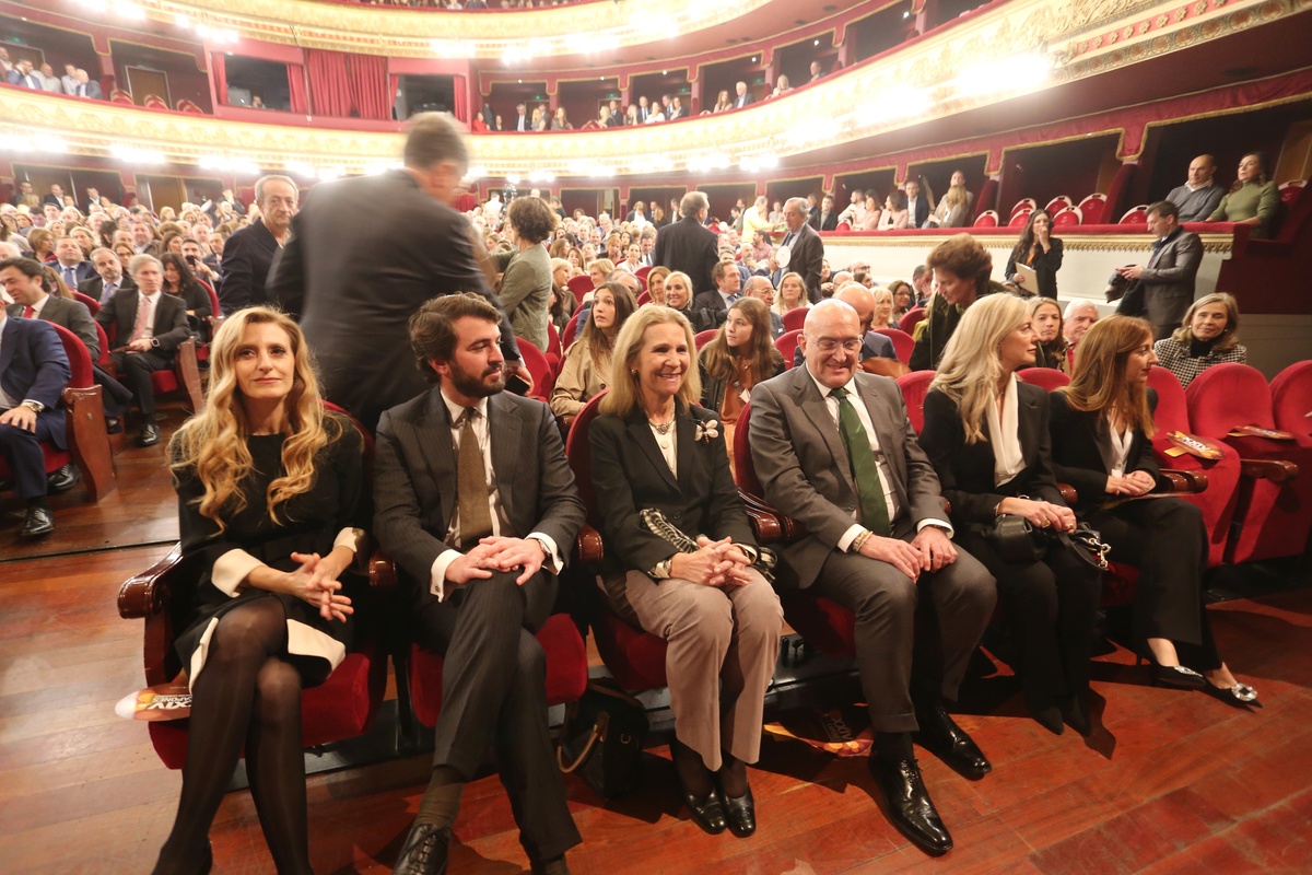 Subasta de capones de Cascajares celebrada en el Teatro Calderón de Valladolid.  / RUBÉN CACHO (ICAL)