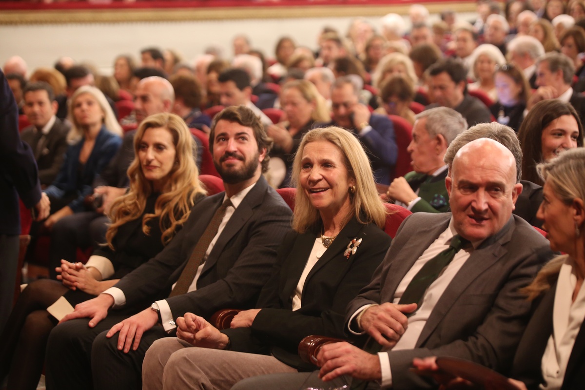 Subasta de capones de Cascajares celebrada en el Teatro Calderón de Valladolid.  / RUBÉN CACHO (ICAL)