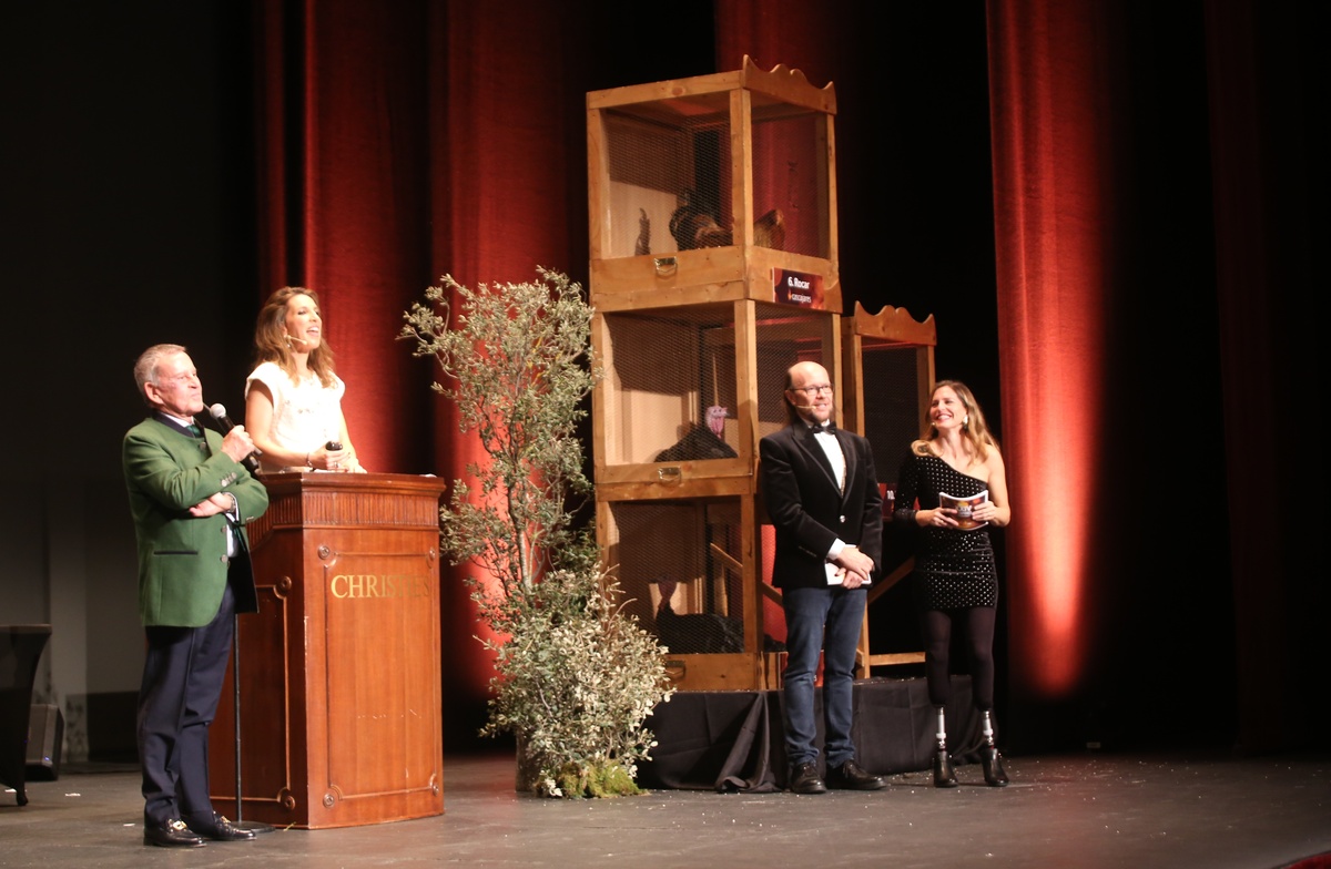 Subasta de capones de Cascajares celebrada en el Teatro Calderón de Valladolid.  / RUBÉN CACHO (ICAL)