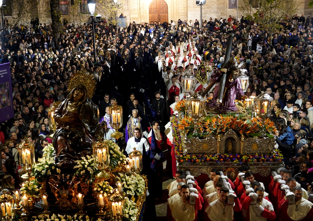 Encuentro de la Virgen y su hijo en la Calle de la Amargura  / MIRIAM CHACÓN / ICAL