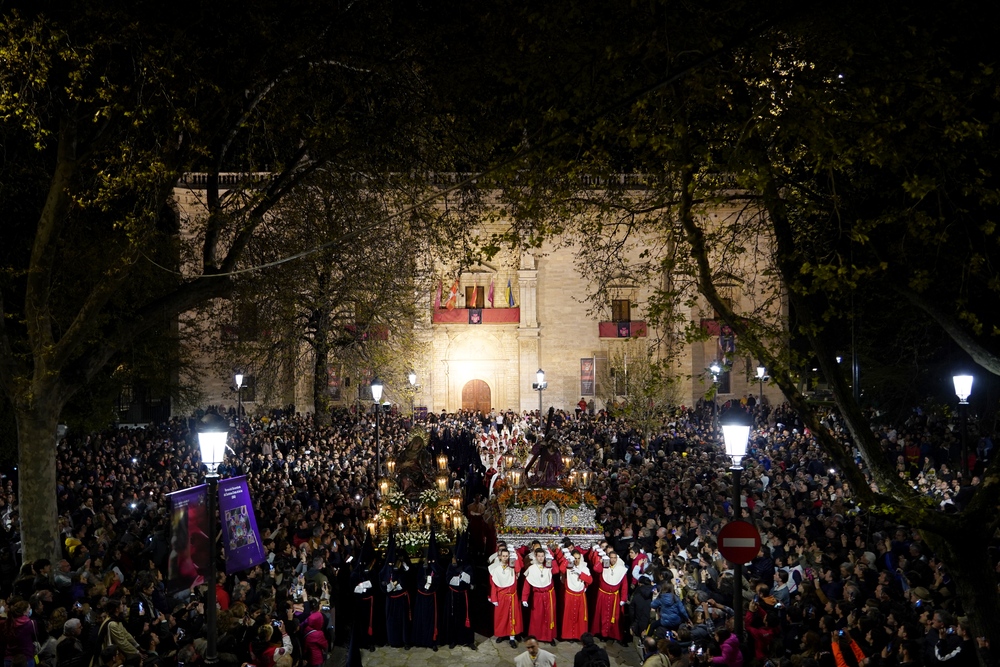 Encuentro de la Virgen y su hijo en la Calle de la Amargura  / MIRIAM CHACÓN / ICAL