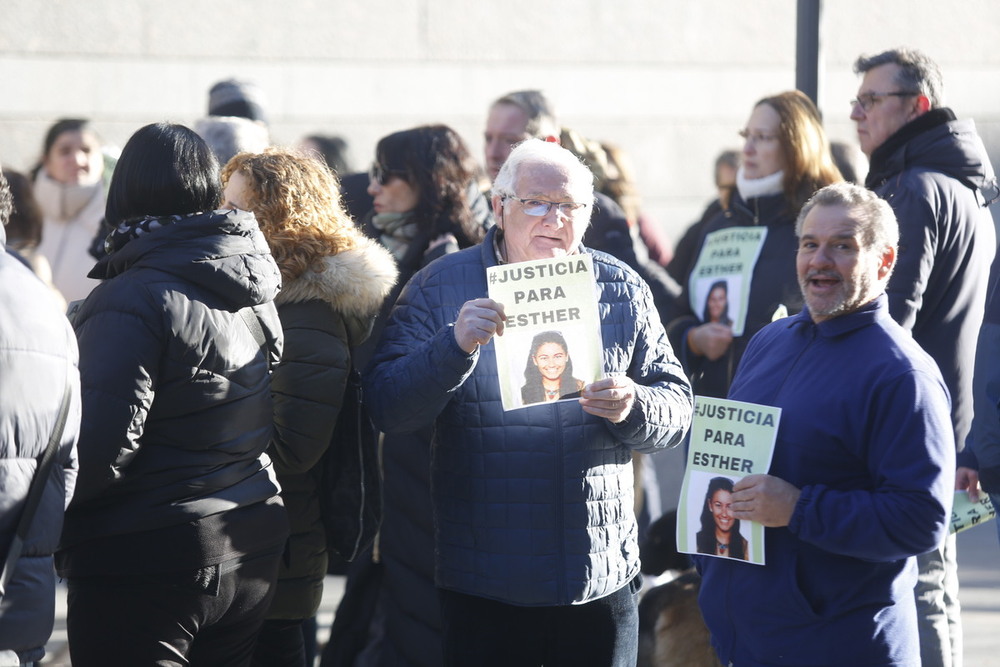 Familiares y vecinos reclaman justicia para Esther López  / JONATHAN TAJES